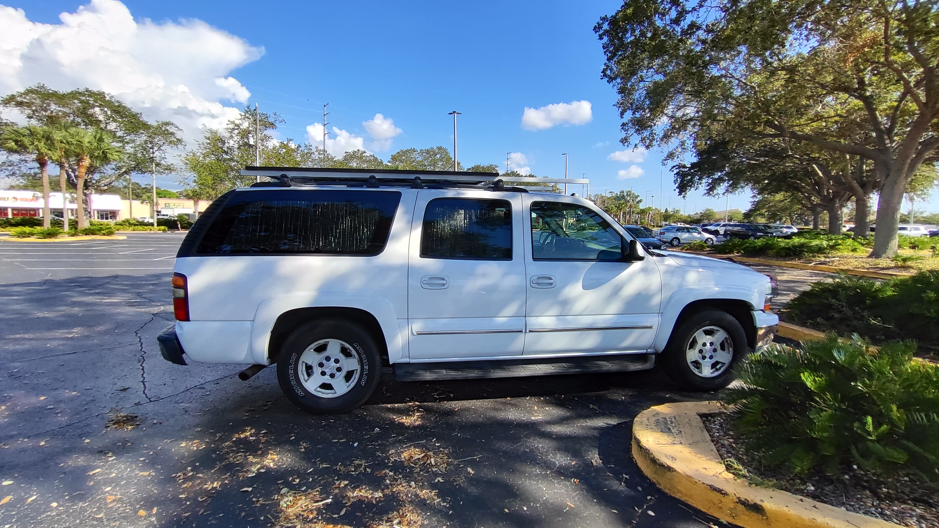 The panels of the One Bedroom Chevy Suburban are located horizontally relative to the ground.